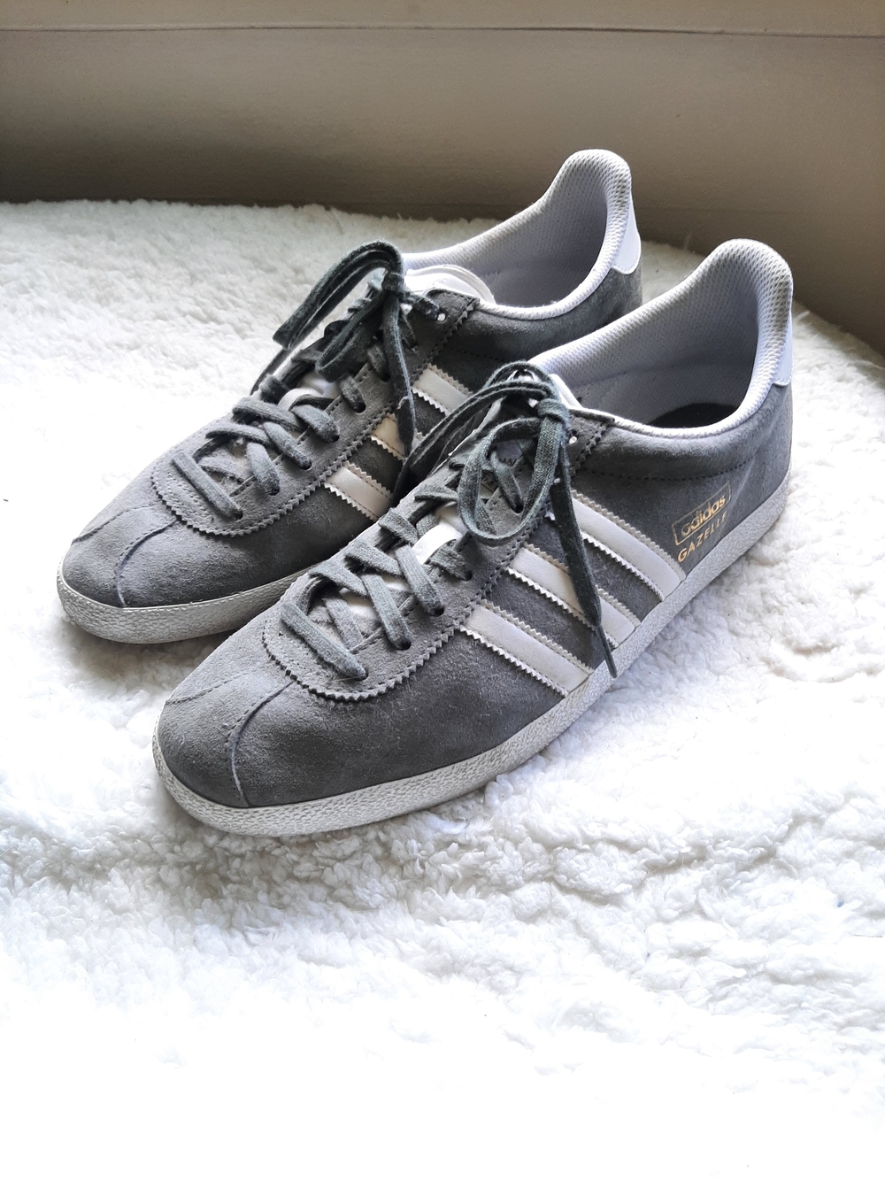 Low-Top Suede Upper Grey Sneakers - Picture 2 of 9